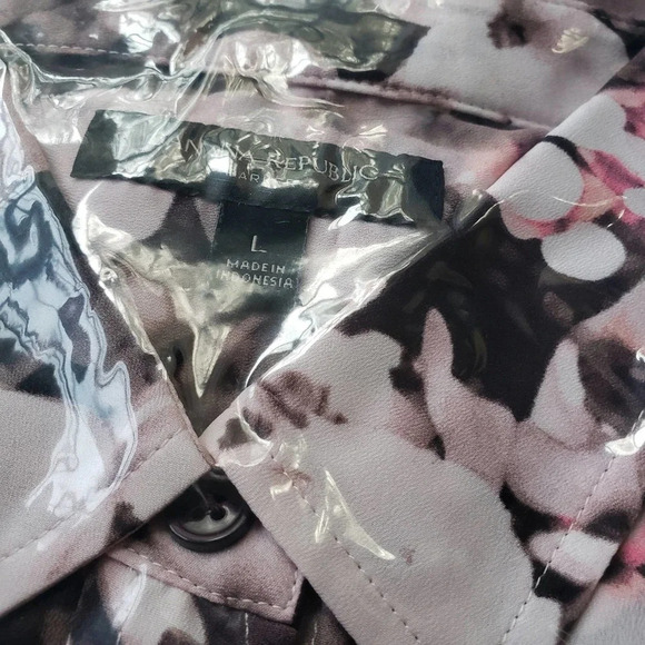 Floral Button Down Blouse / Monochrome / Black & Pink / Size Large - Picture 7 of 8